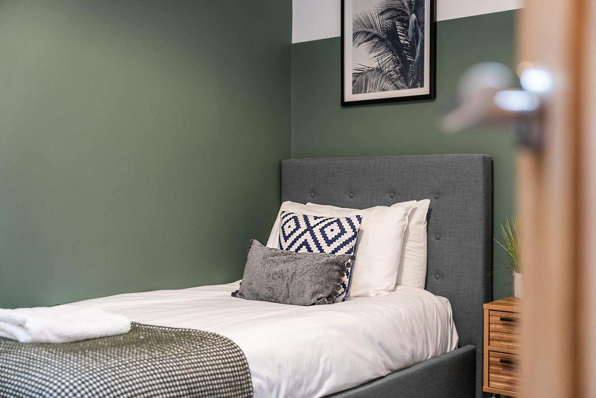 Glevum Lodge - 2 Bedroom Town Centre Apartment 赛伦塞斯特 外观 照片