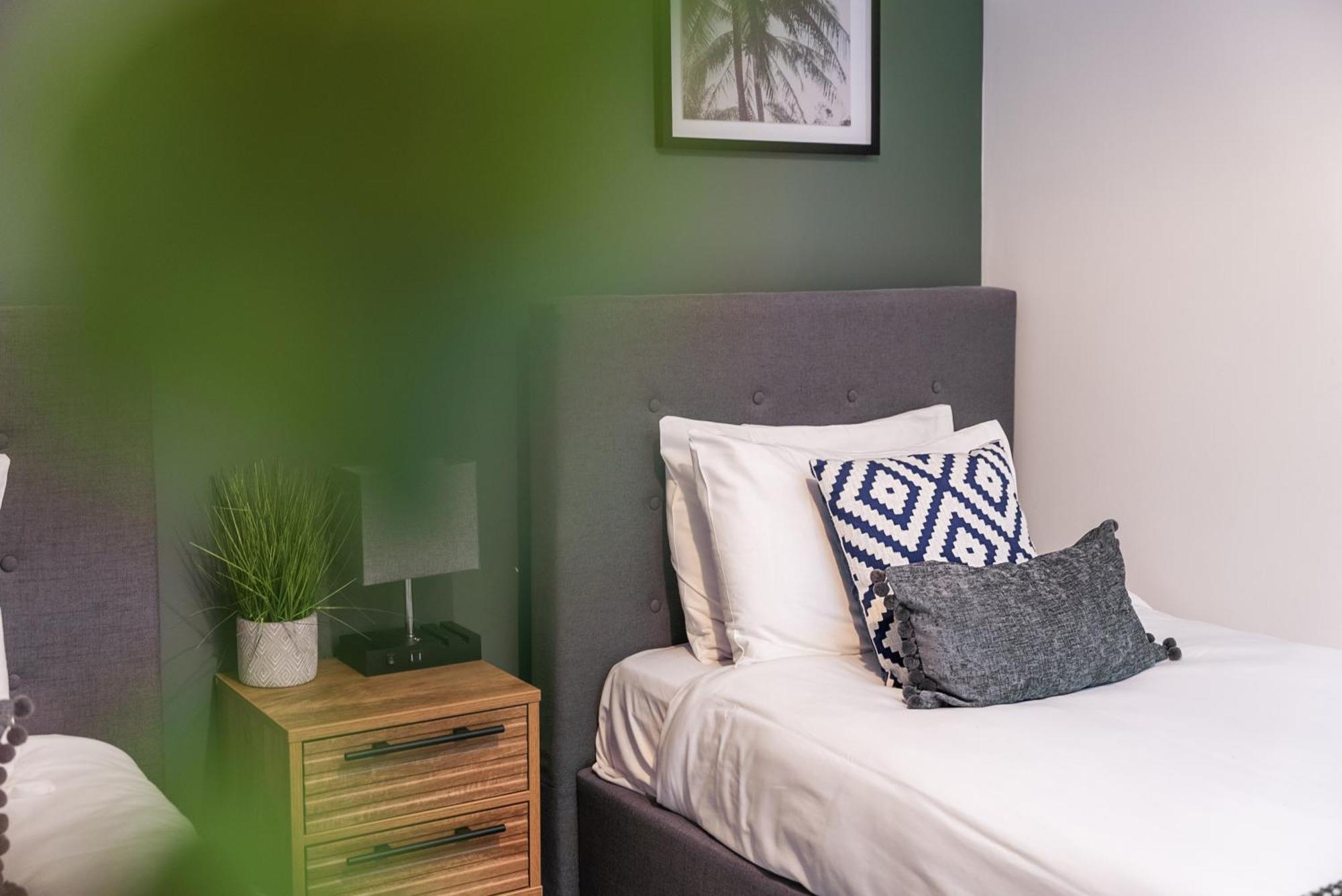 Glevum Lodge - 2 Bedroom Town Centre Apartment 赛伦塞斯特 外观 照片